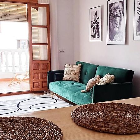 Serendipia: Tu Hogar En Este Blanco Pueblo 弗里希利亚纳 外观 照片