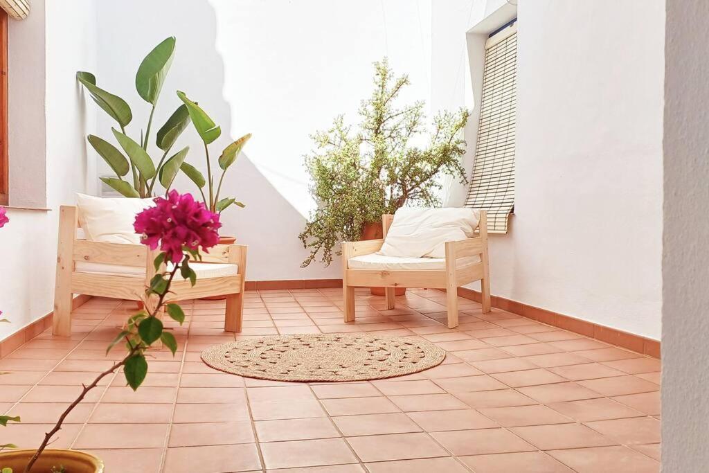 Serendipia: Tu Hogar En Este Blanco Pueblo 弗里希利亚纳 外观 照片