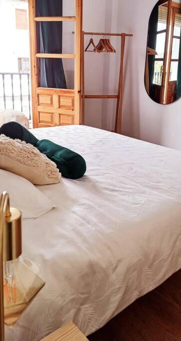 Serendipia: Tu Hogar En Este Blanco Pueblo 弗里希利亚纳 外观 照片